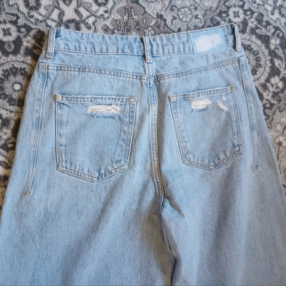 Zara High Rise Baggy Jeans Size 6 Button Fly Light Wash Raw Hem Destroyed - Picture 4 of 14